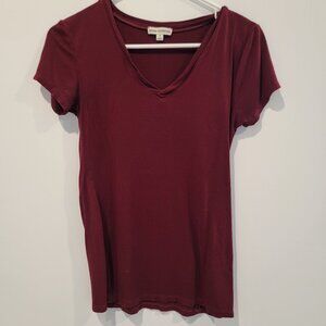 Zenana Outfitters Burgondy V-Neck t-Shirt Small
